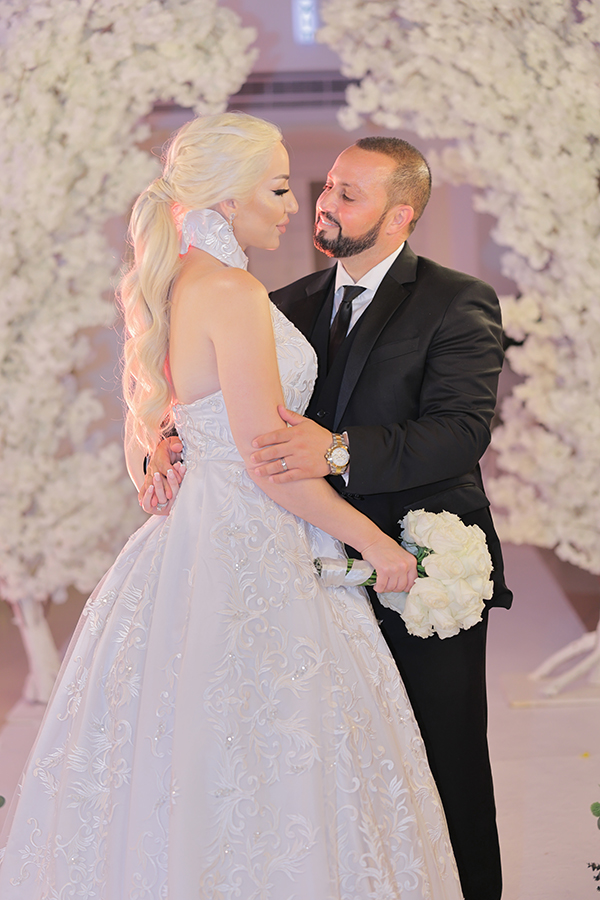 lovely-summer-wedding-larnaca-white-roses_01