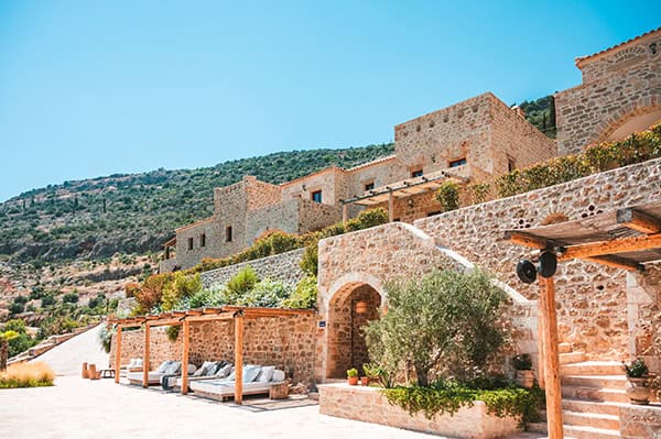 lovely-summer-wedding-mani-orange-roses_05