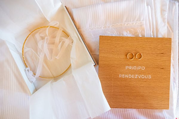 lovely-summer-wedding-mani-orange-roses_05x