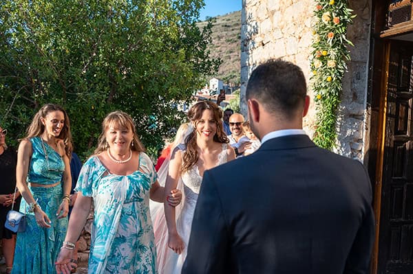 lovely-summer-wedding-mani-orange-roses_16
