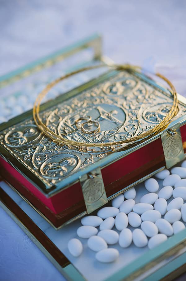 lovely-summer-wedding-mani-orange-roses_19x