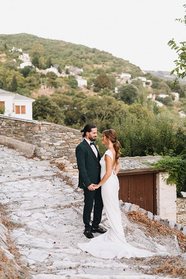 lovely-summer-wedding-pelion-peach-flowers_01