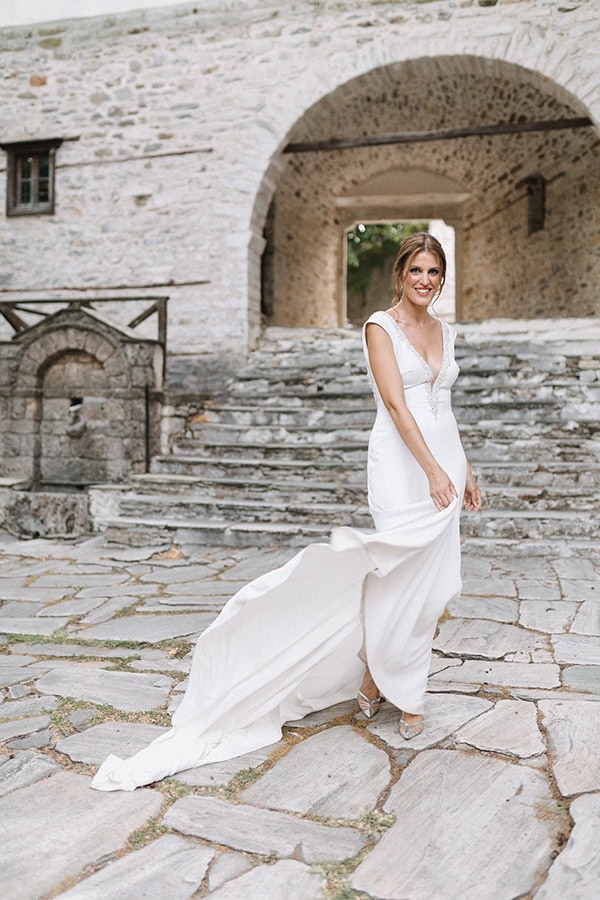 lovely-summer-wedding-pelion-peach-flowers_04