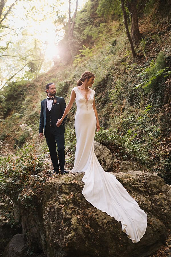 lovely-summer-wedding-pelion-peach-flowers_05