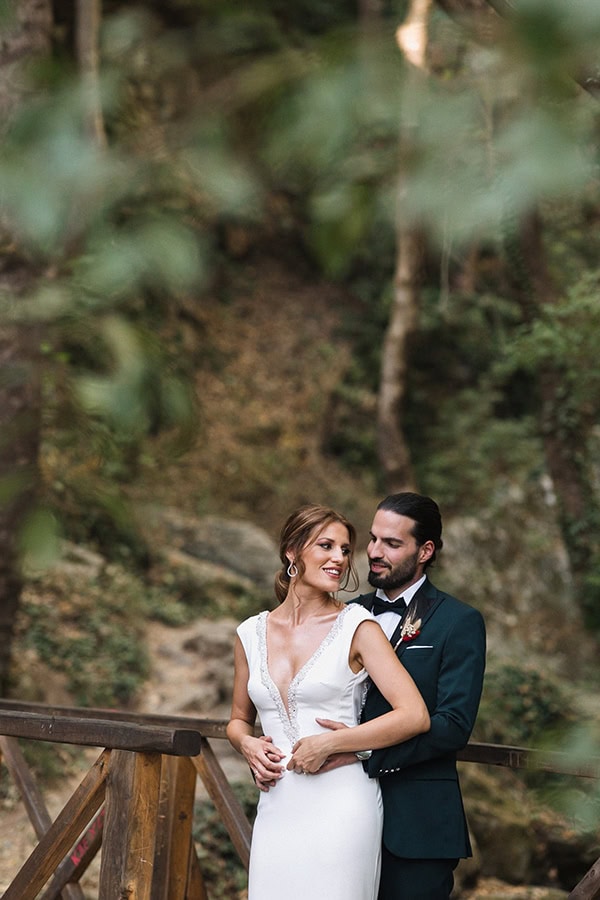 lovely-summer-wedding-pelion-peach-flowers_06