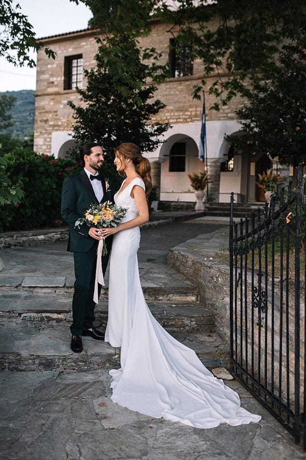 lovely-summer-wedding-pelion-peach-flowers_22