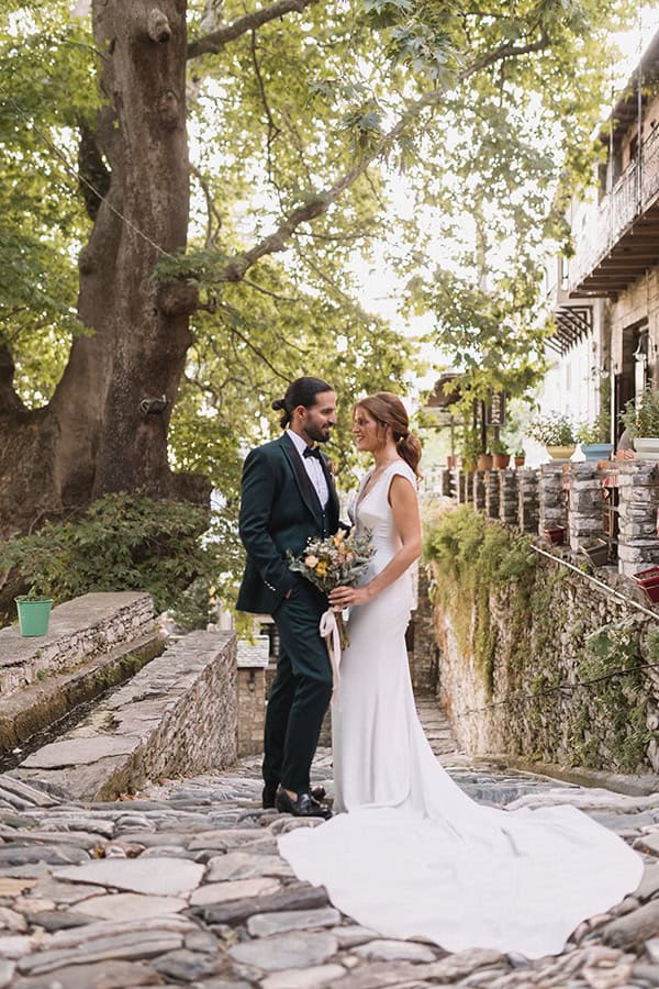 lovely-summer-wedding-pelion-peach-flowers_27