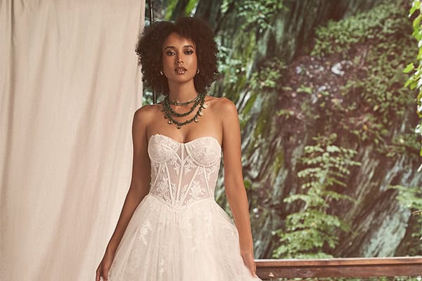 Υπέροχα Lilian West νυφικά για μια εντυπωσιακή εμφάνιση