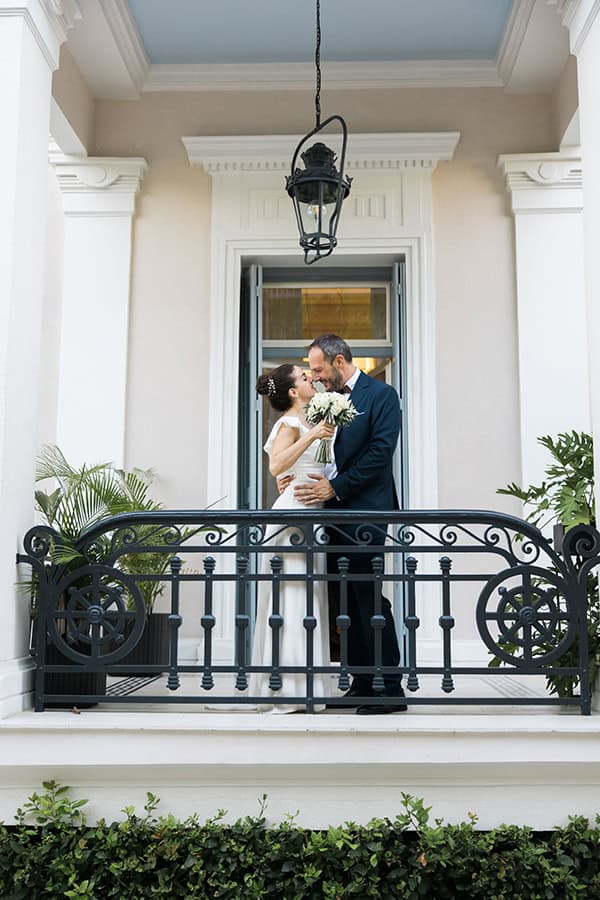 minimal-chic-summer-wedding-patras-white-roses_02