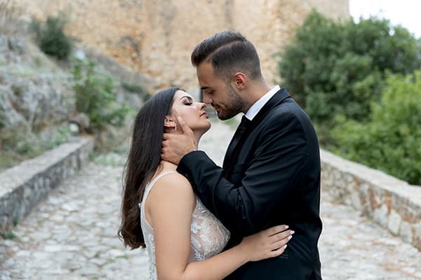 romantic-fall-wedding-agrinio-white-flowers_03