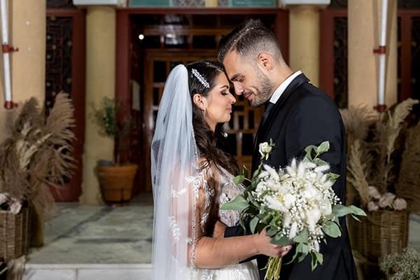 romantic-fall-wedding-agrinio-white-flowers_13
