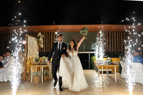 romantic-fall-wedding-agrinio-white-flowers_14