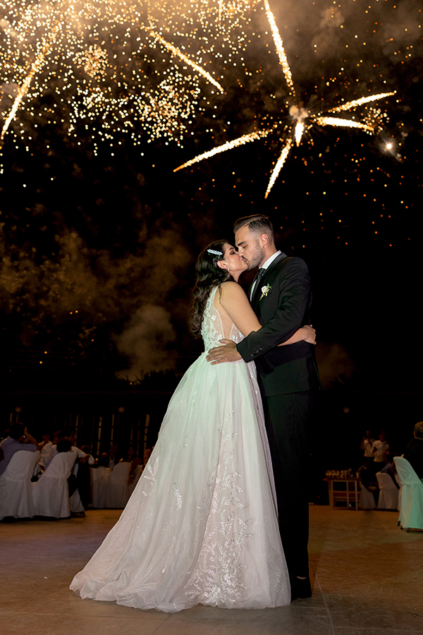 romantic-fall-wedding-agrinio-white-flowers_16