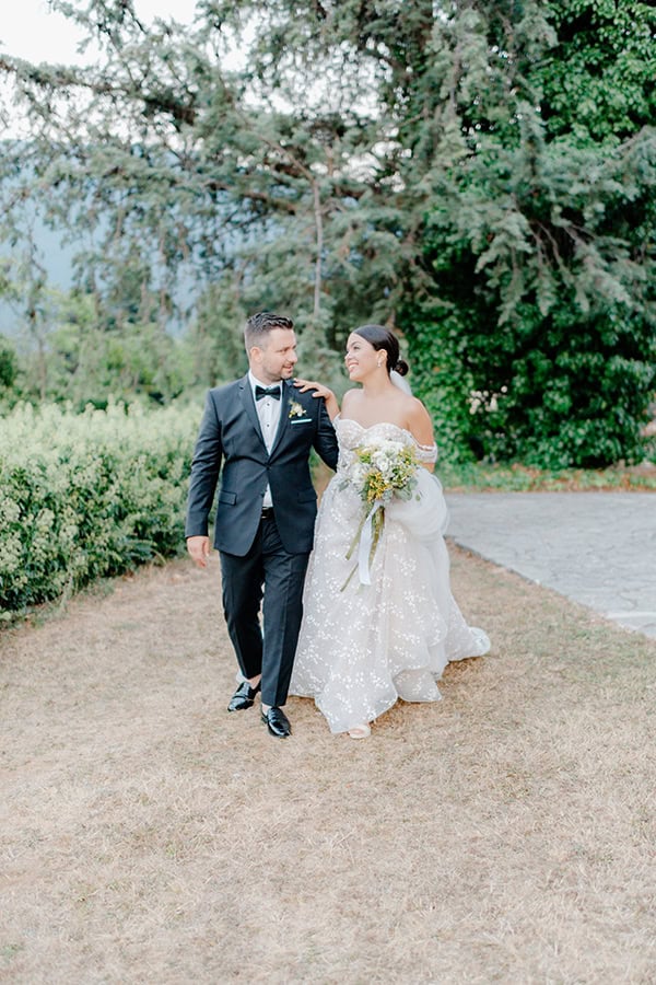 romantic-fall-wedding-karpenisi-white-lysianthus_03