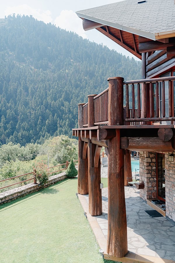 romantic-fall-wedding-karpenisi-white-lysianthus_06x