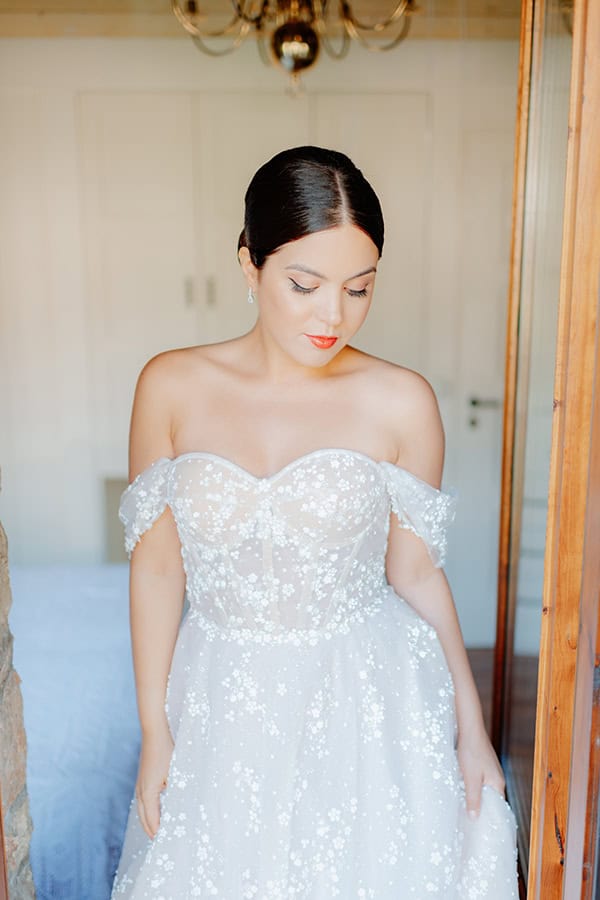 romantic-fall-wedding-karpenisi-white-lysianthus_09x