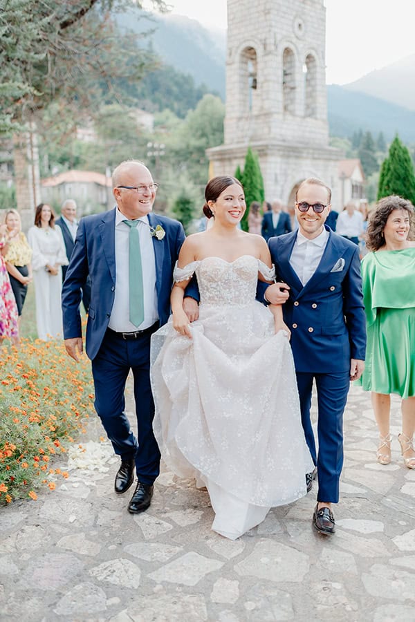 romantic-fall-wedding-karpenisi-white-lysianthus_15