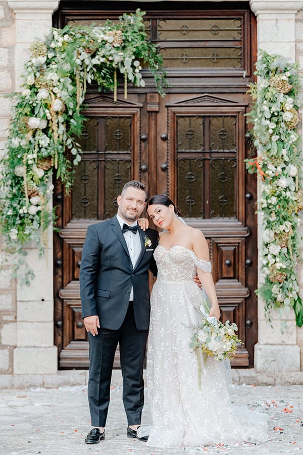 romantic-fall-wedding-karpenisi-white-lysianthus_17x