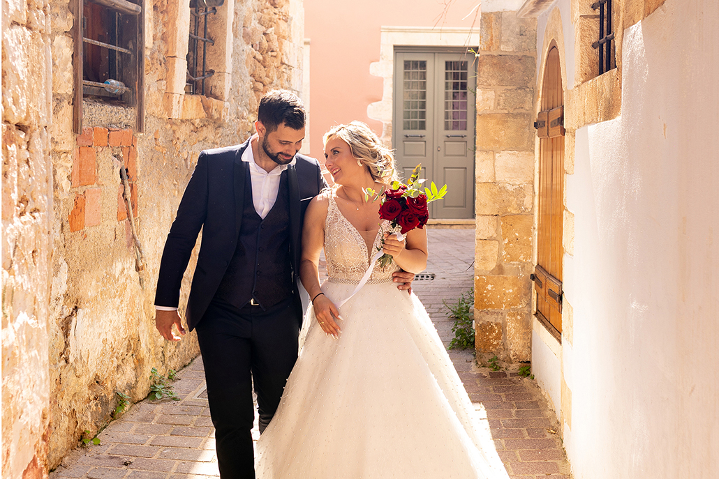 Ρομαντικός ανοιξιάτικος γάμος με κατακόκκινα τριαντάφυλλα | Αλίκη & Γιάννης