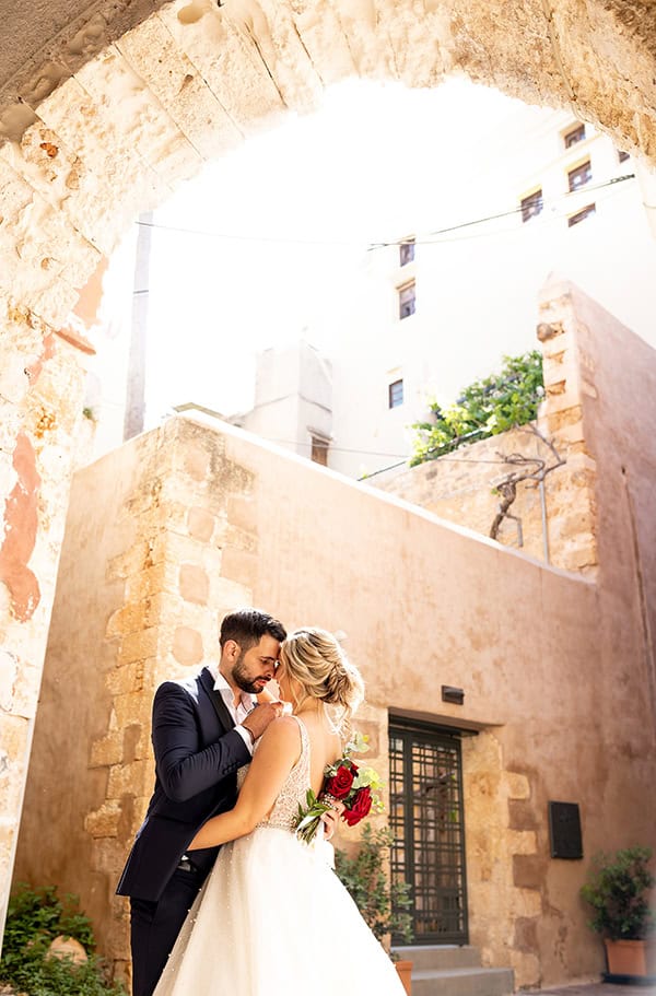 romantic-spring-wedding-red-roses_02z