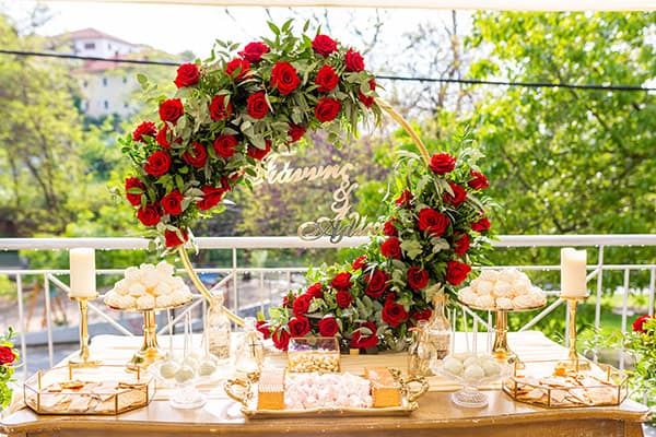 romantic-spring-wedding-red-roses_08