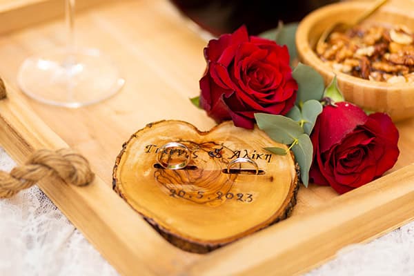 romantic-spring-wedding-red-roses_13