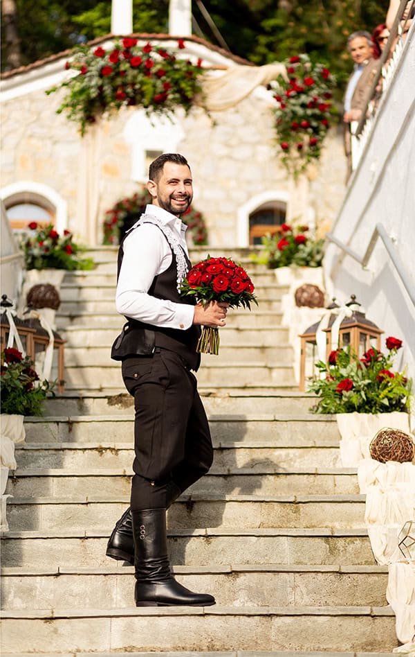 romantic-spring-wedding-red-roses_15