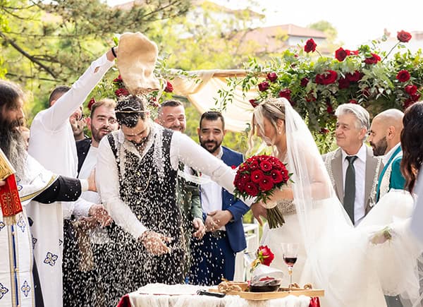 romantic-spring-wedding-red-roses_17