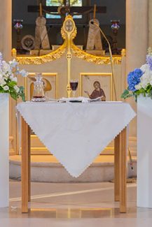 Ρομαντικός στολισμός λαμπάδας γάμου με γαλάζιες ορτανσίες Ρομαντικός στολισμός λαμπάδας γάμου με γαλάζιες ορτανσίες