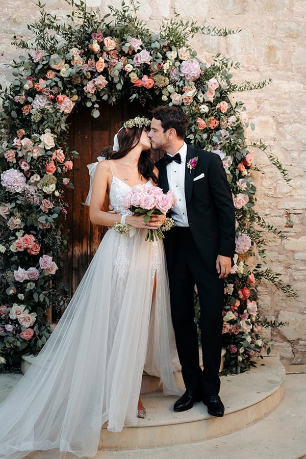 stunning-destination-wedding-minthis-pale-pink-roses_20