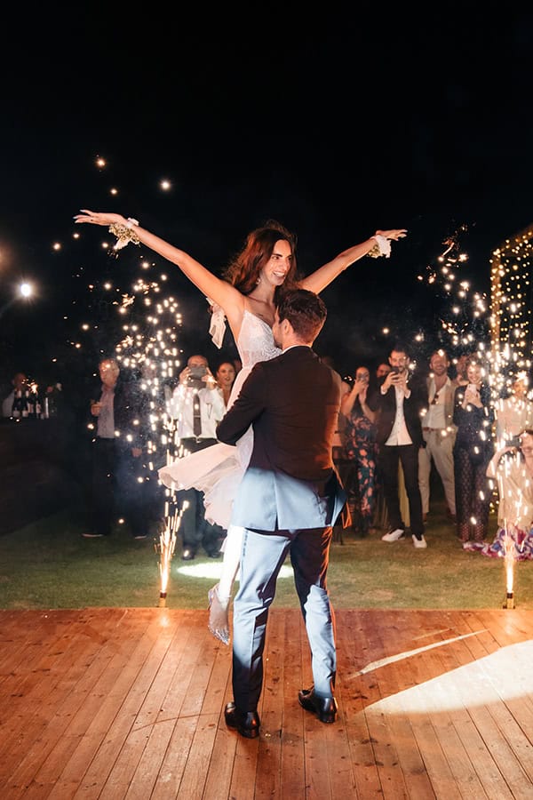 stunning-destination-wedding-minthis-pale-pink-roses_36