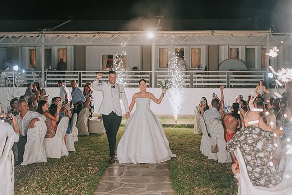 all-white-summer-wedding-volos-roses_27