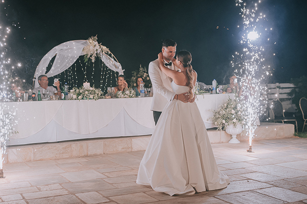 all-white-summer-wedding-volos-roses_28