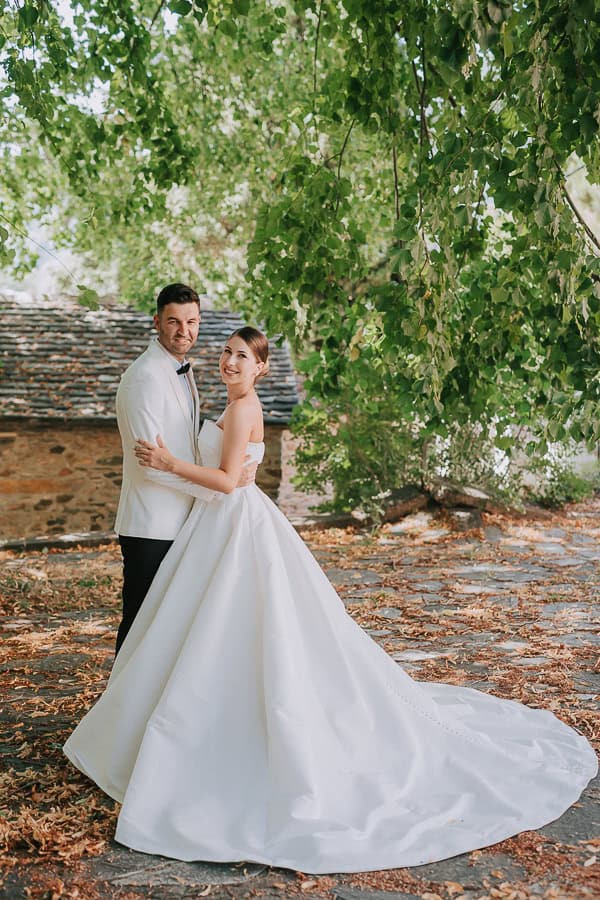 all-white-summer-wedding-volos-roses_30