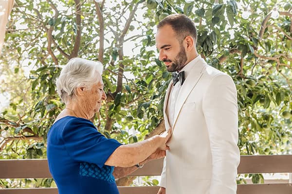 beautiful-summer-wedding-kalymnos-ivory-roses_08