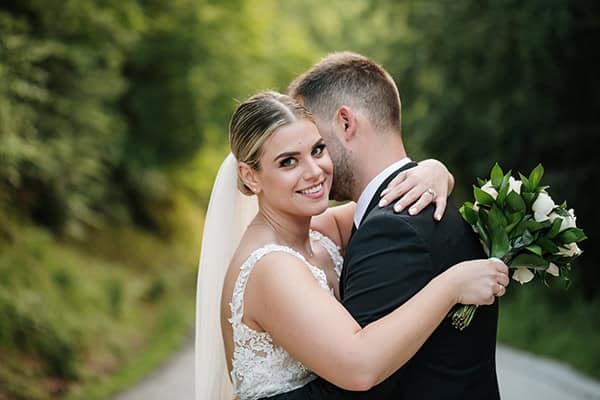 Όμορφος καλοκαιρινός γάμος στην Καστοριά με λευκά τριαντάφυλλα | Ειρήνη & Κωσταντίνος Όμορφος καλοκαιρινός γάμος στην Καστοριά με λευκά τριαντάφυλλα | Ειρήνη & Κωσταντίνος