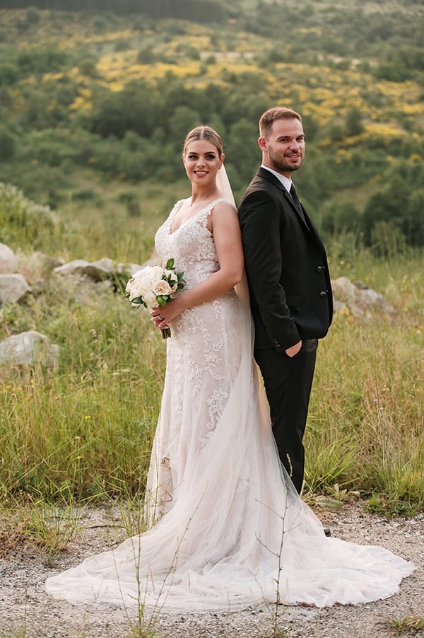 beautiful-summer-wedding-kastoria-white-roses_01x