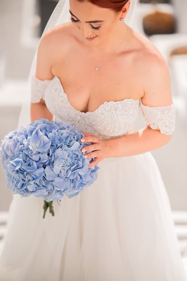 destination-wedding-santorini-blue-hudrangeas_08