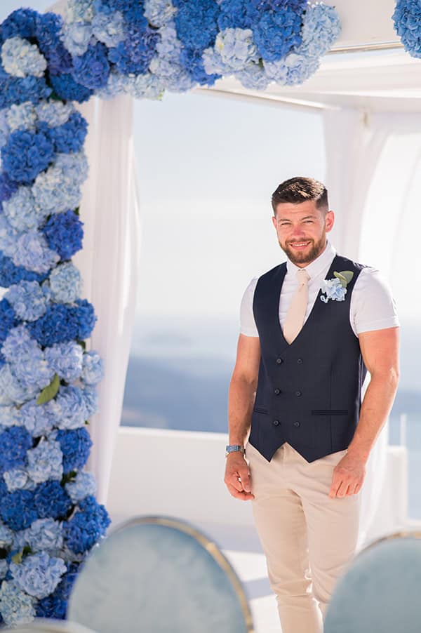 destination-wedding-santorini-blue-hudrangeas_11