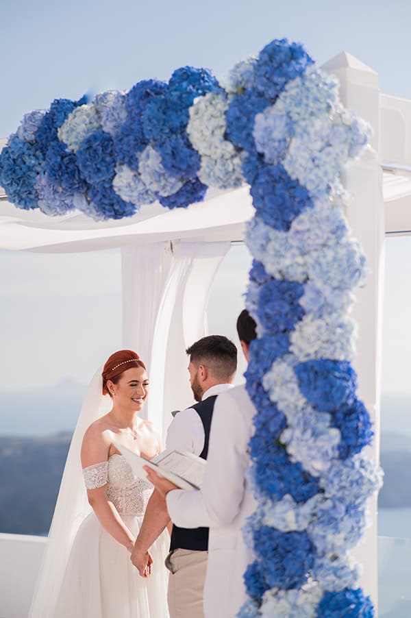 destination-wedding-santorini-blue-hudrangeas_16z