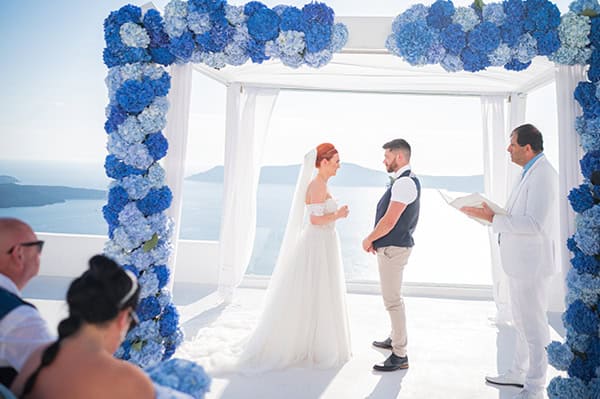 destination-wedding-santorini-blue-hudrangeas_17