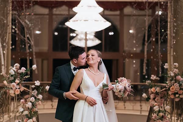 Elegant φθινοπωρινός γάμος στη Θεσσαλονίκη με ροζ τριαντάφυλλα | Γλυκερία & Ιωάννης