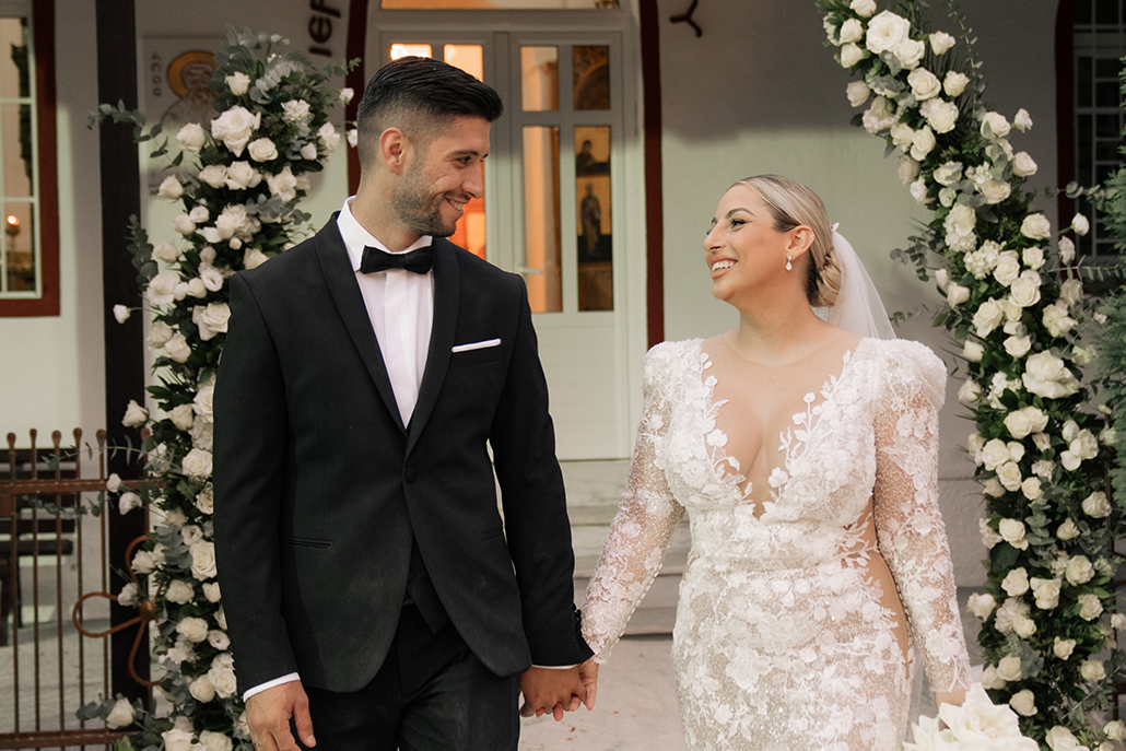 Elegant φθινοπωρινός γάμος με λευκά τριαντάφυλλα | Γεωργία & Δημήτρης