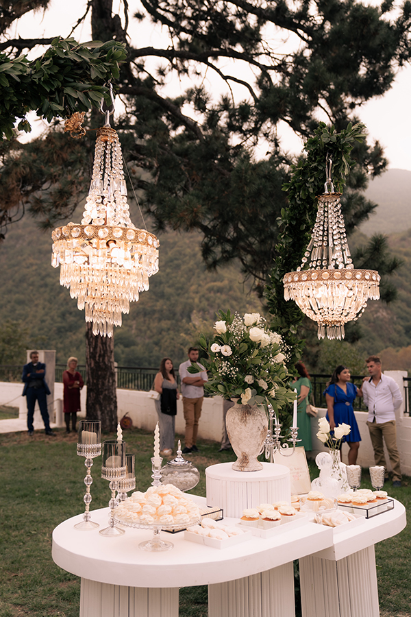elegant-fall-wedding-white-roses_12x