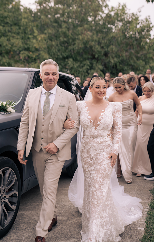 elegant-fall-wedding-white-roses_17