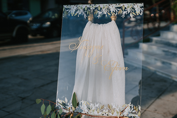 fall-wedding-larisa-white-roses_12