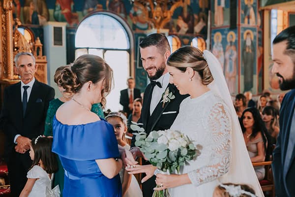 fall-wedding-larisa-white-roses_17w