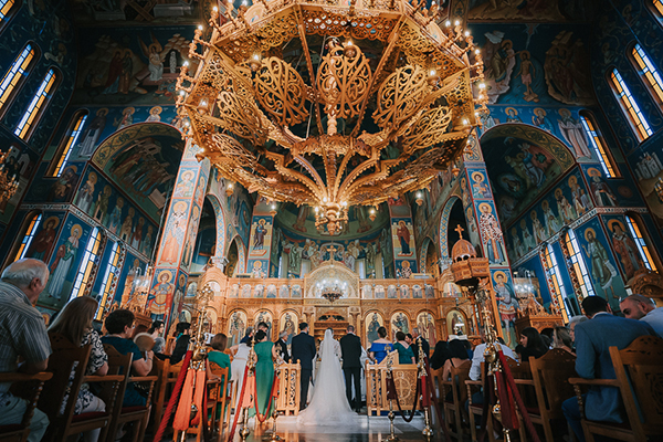 fall-wedding-larisa-white-roses_17x