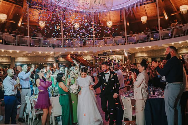 fall-wedding-larisa-white-roses_19x