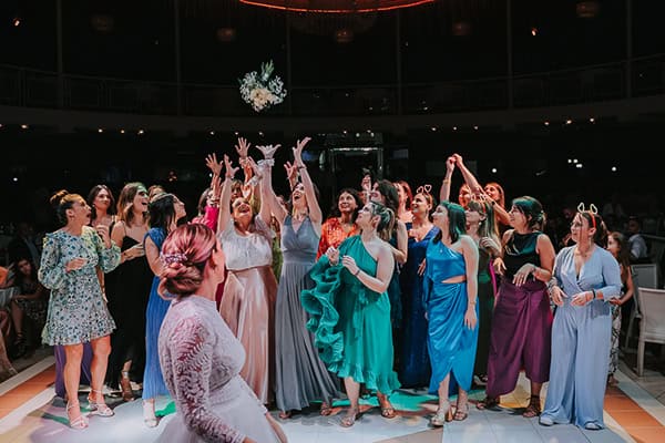 fall-wedding-larisa-white-roses_20x